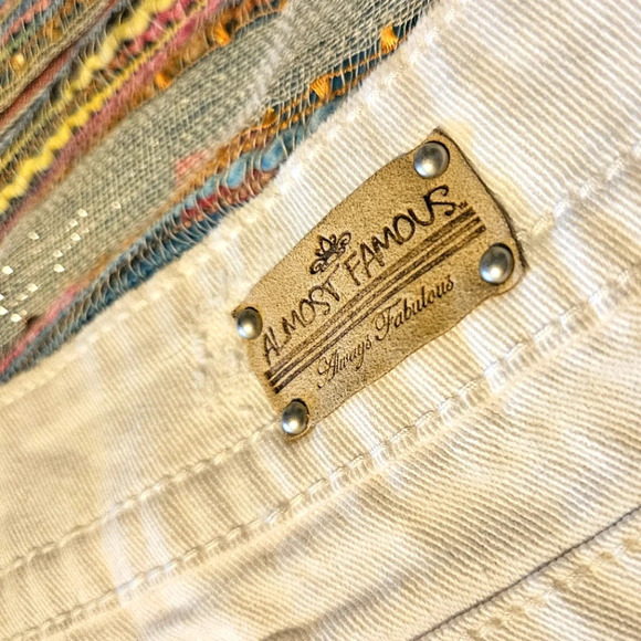 Almost Famous Shortie Boho Denim Shorts - Picture 5 of 7